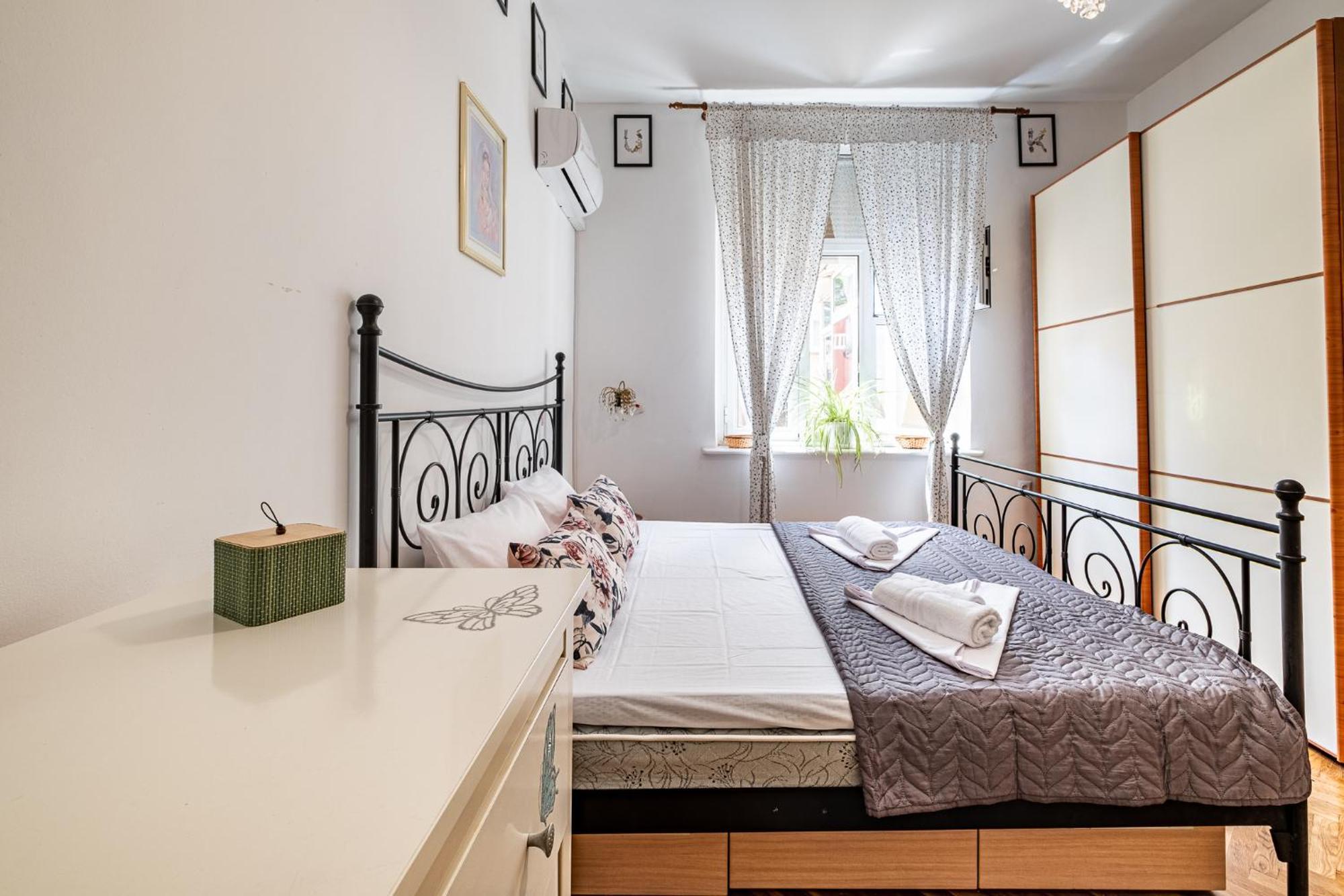 Aristocratic 2Bdrm Central Apartment فارنا المظهر الخارجي الصورة
