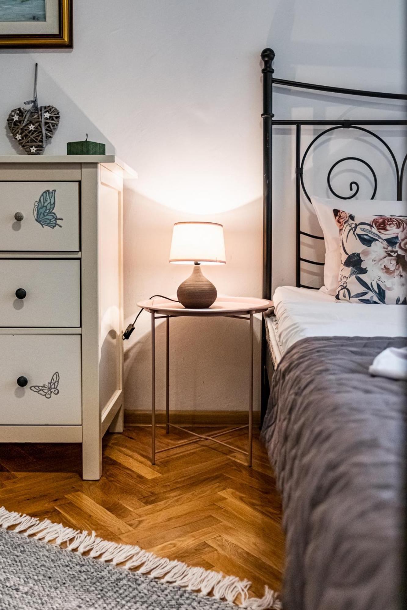 Aristocratic 2Bdrm Central Apartment فارنا المظهر الخارجي الصورة