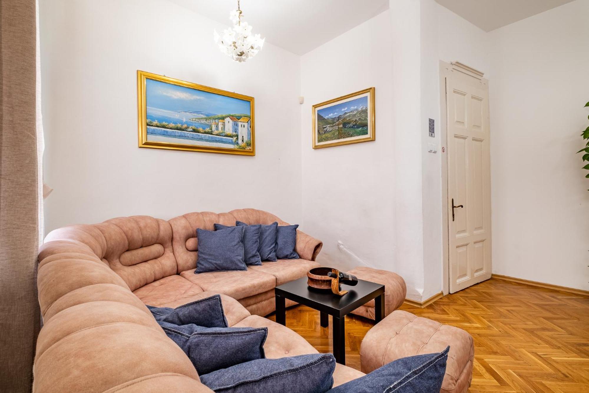 Aristocratic 2Bdrm Central Apartment فارنا المظهر الخارجي الصورة
