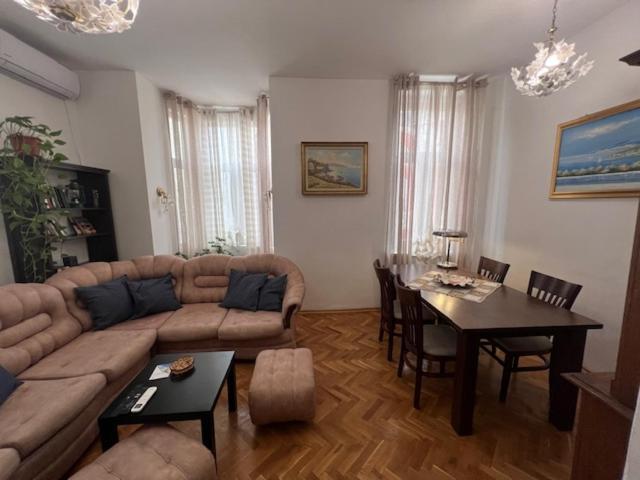 Aristocratic 2Bdrm Central Apartment فارنا المظهر الخارجي الصورة